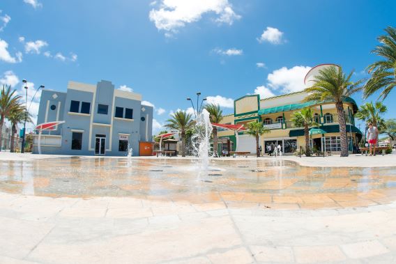 Plaza at the end of the Main street plaza_at_the_end_of_the_mainstreet_2